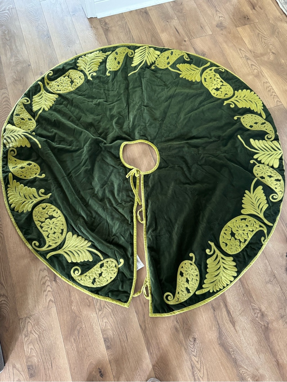 Pottery barn velvet / paisley Christmas tree skirt